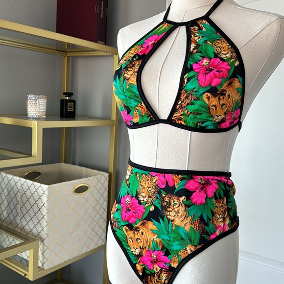 NWOT Designer Bikini - Picture 2 of 4